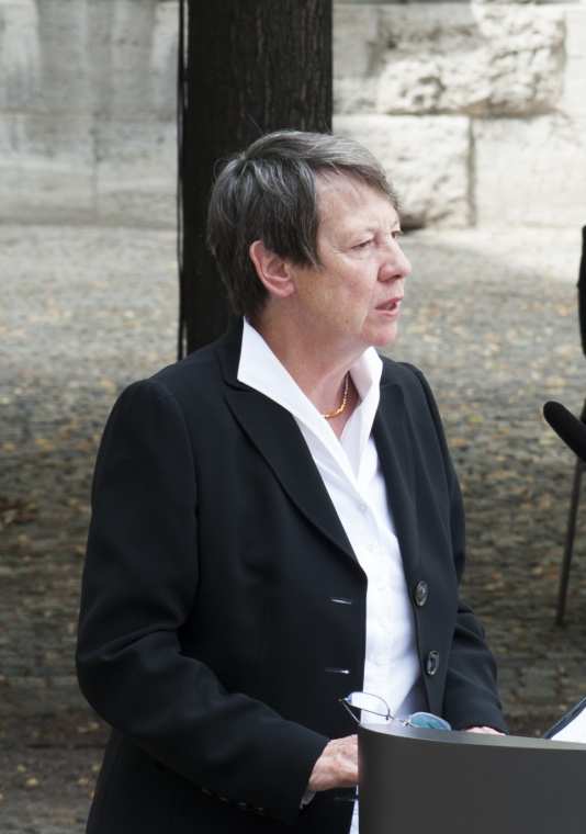 Dr. Barbara Hendricks