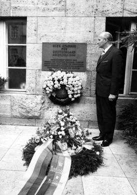 Gedenkfeier, Ehrenhof der Gedenk- und Bildungsstätte Stauffenbergstraße, Berlin, 20.07.1978