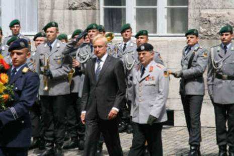 Gedenkfeier, Ehrenhof der Gedenkstätte Deutscher Widerstand in der Stauffenbergstraße, Berlin, 20.07.2008