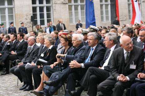 Gedenkfeier, Ehrenhof der Gedenkstätte Deutscher Widerstand in der Stauffenbergstraße, Berlin, 20.07.2011