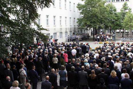 Gedenkfeier, Ehrenhof der Gedenkstätte Deutscher Widerstand in der Stauffenbergstraße, Berlin, 20.07.2016