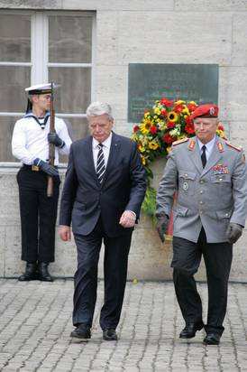 Gedenkfeier, Ehrenhof der Gedenkstätte Deutscher Widerstand in der Stauffenbergstraße, Berlin, 20.07.2014