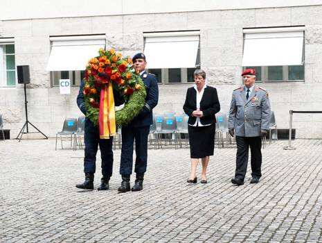 Gedenkfeier, Ehrenhof der Gedenkstätte Deutscher Widerstand in der Stauffenbergstraße, Berlin, 20.07.2016