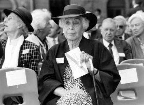 Gedenkfeier, Ehrenhof der Gedenkstätte Deutscher Widerstand in der Stauffenbergstraße, Berlin, 20.07.1994