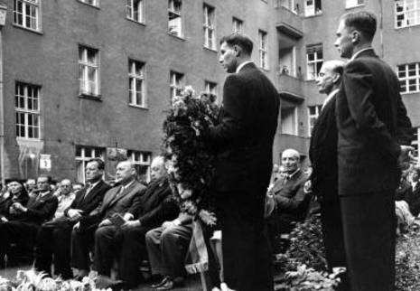 Gedenkfeier, Ehrenhof des Bendlerblocks in der Stauffenbergstraße, Berlin, 20.07.1959